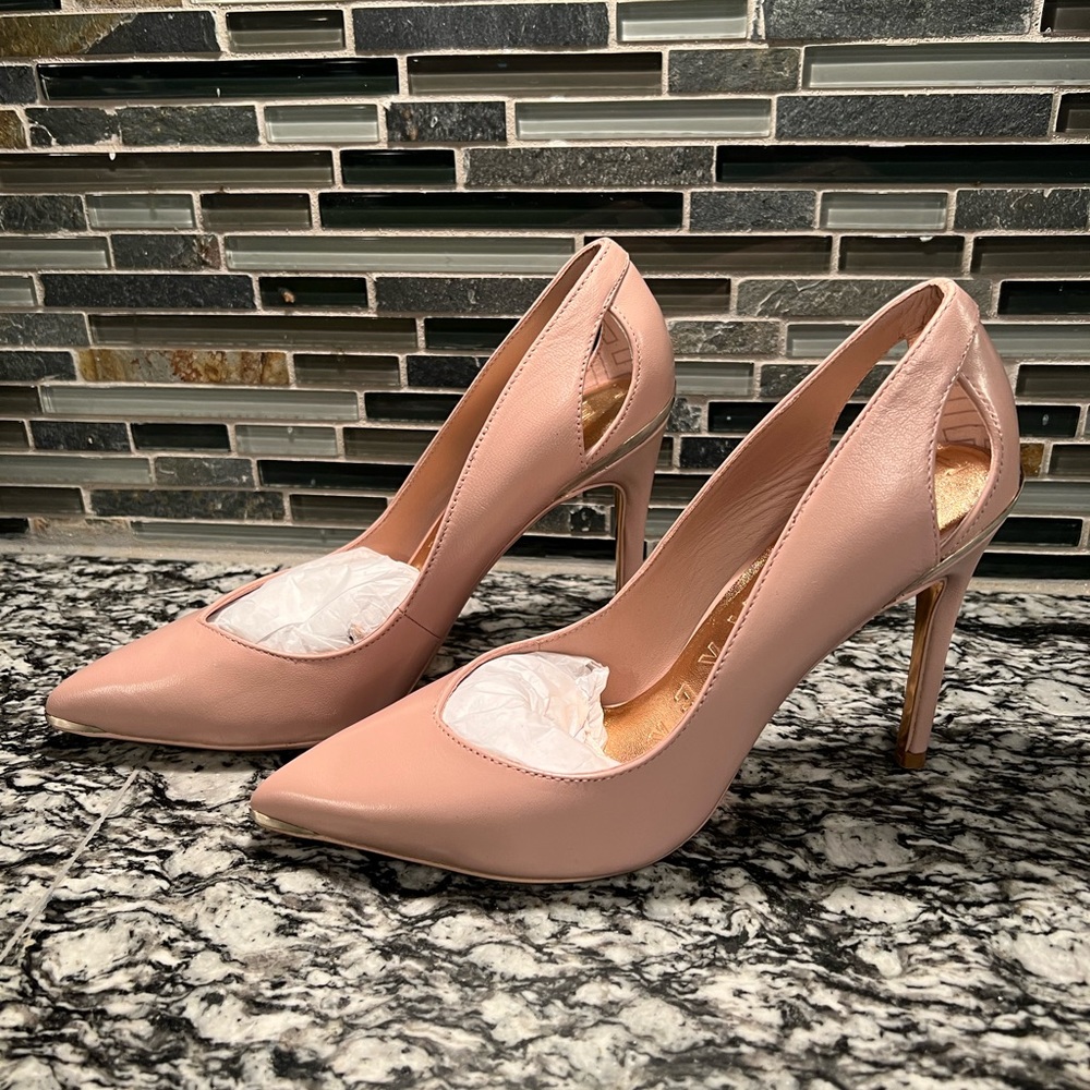 Ted Baker Leather Cut Out Heel NWT unworn LT-PINK